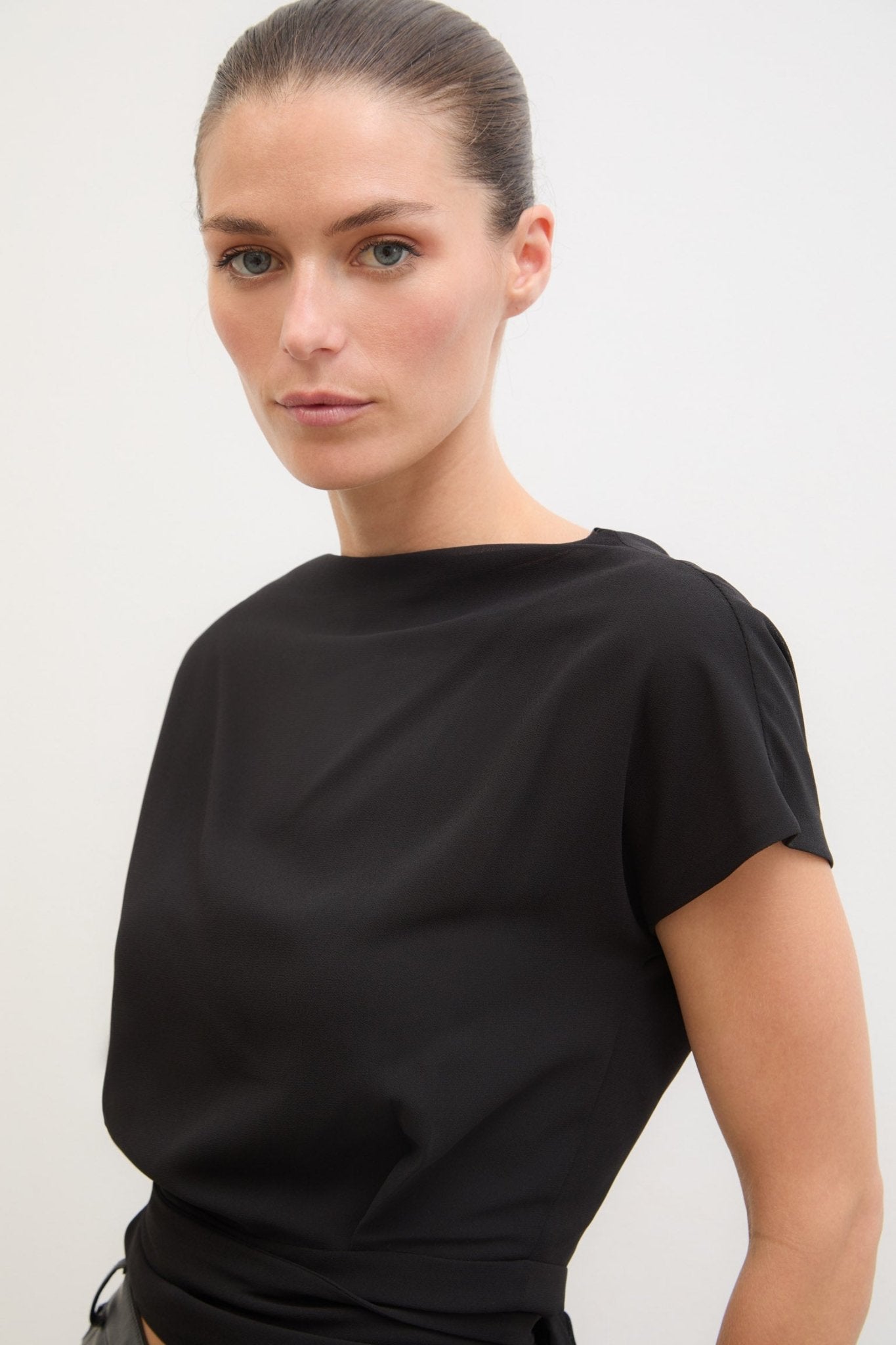 Blusa MITTE Black - BIMANI