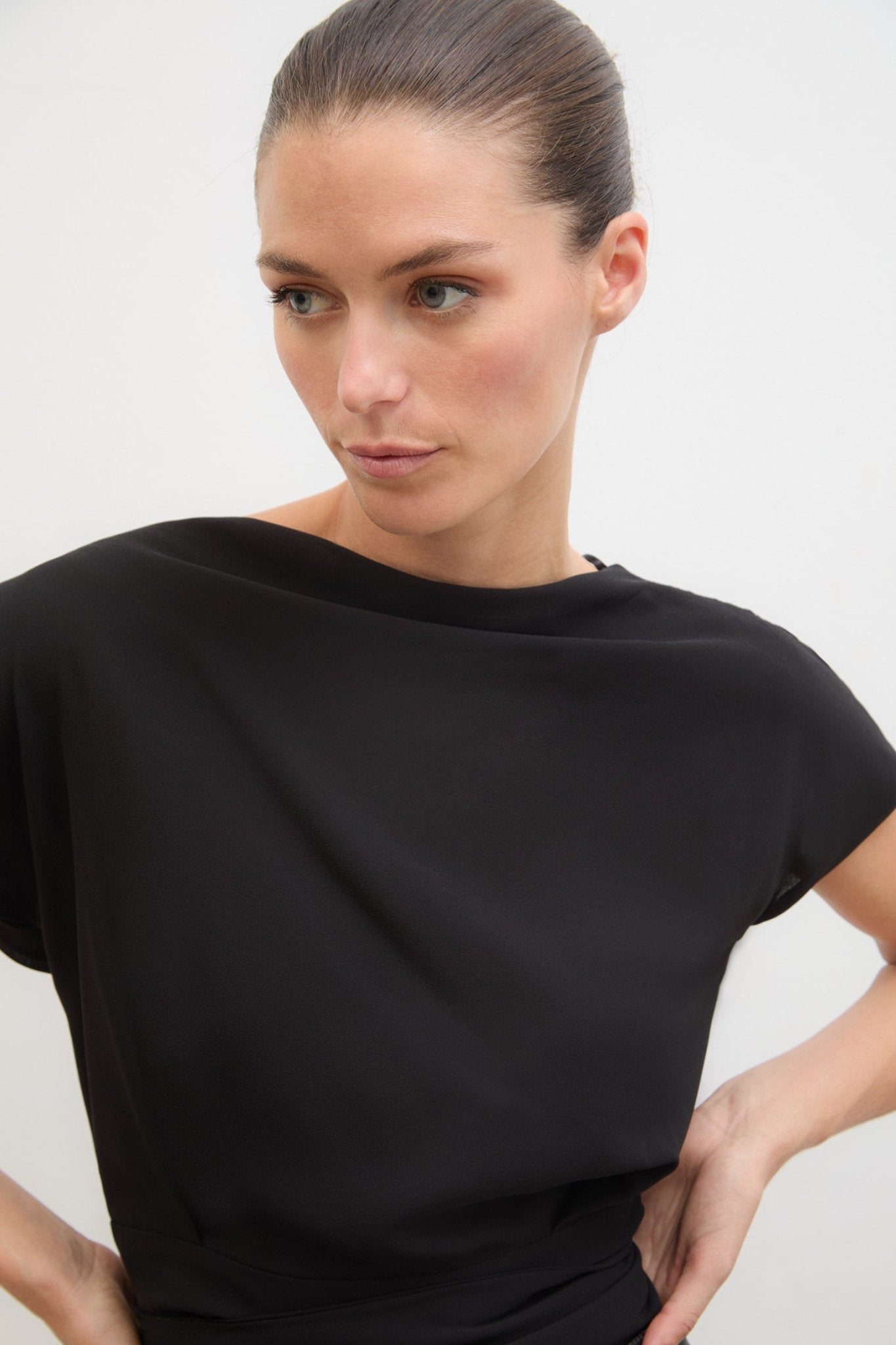 Blusa MITTE Black - BIMANI