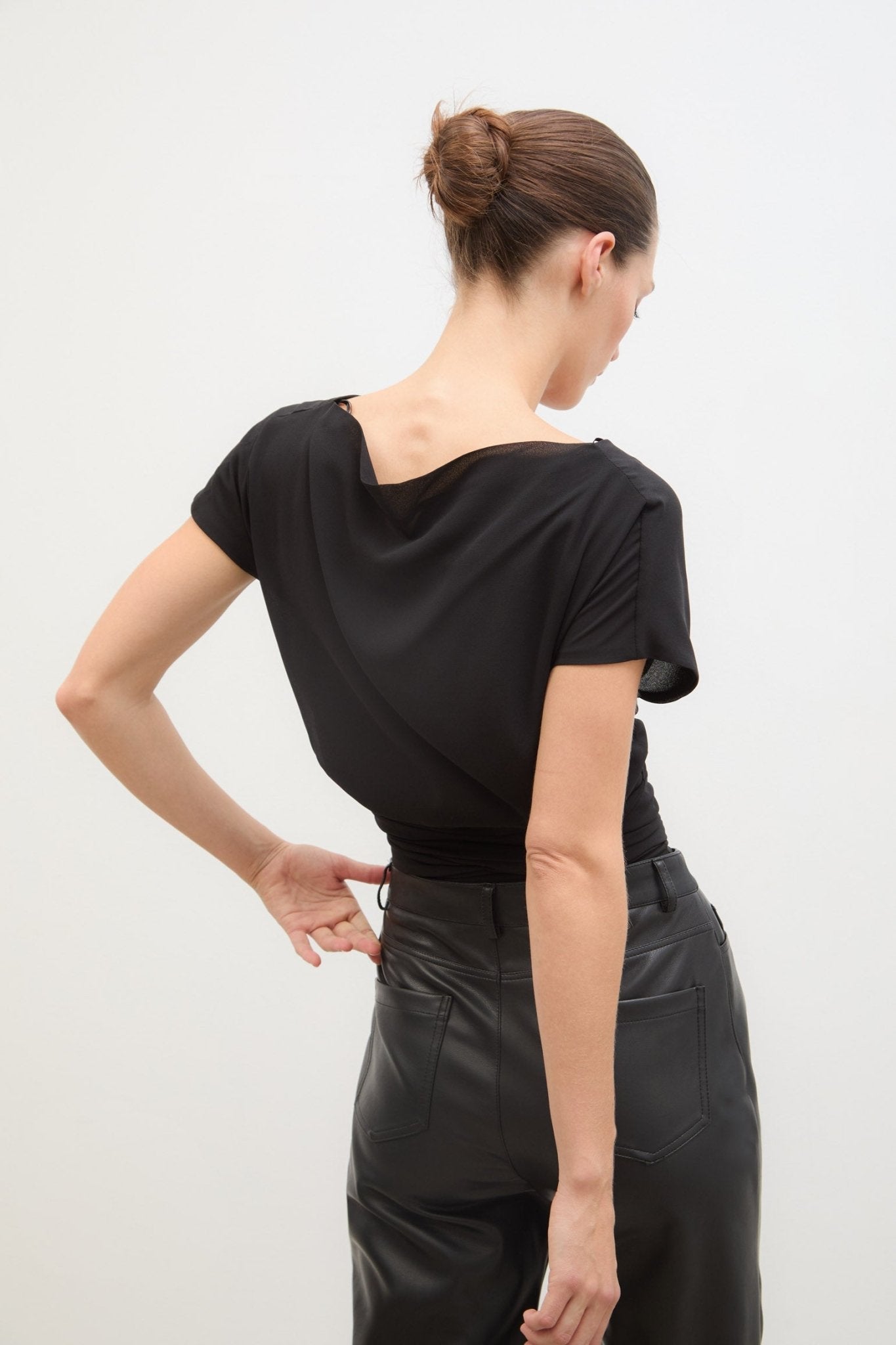 Blusa MITTE Black - BIMANI