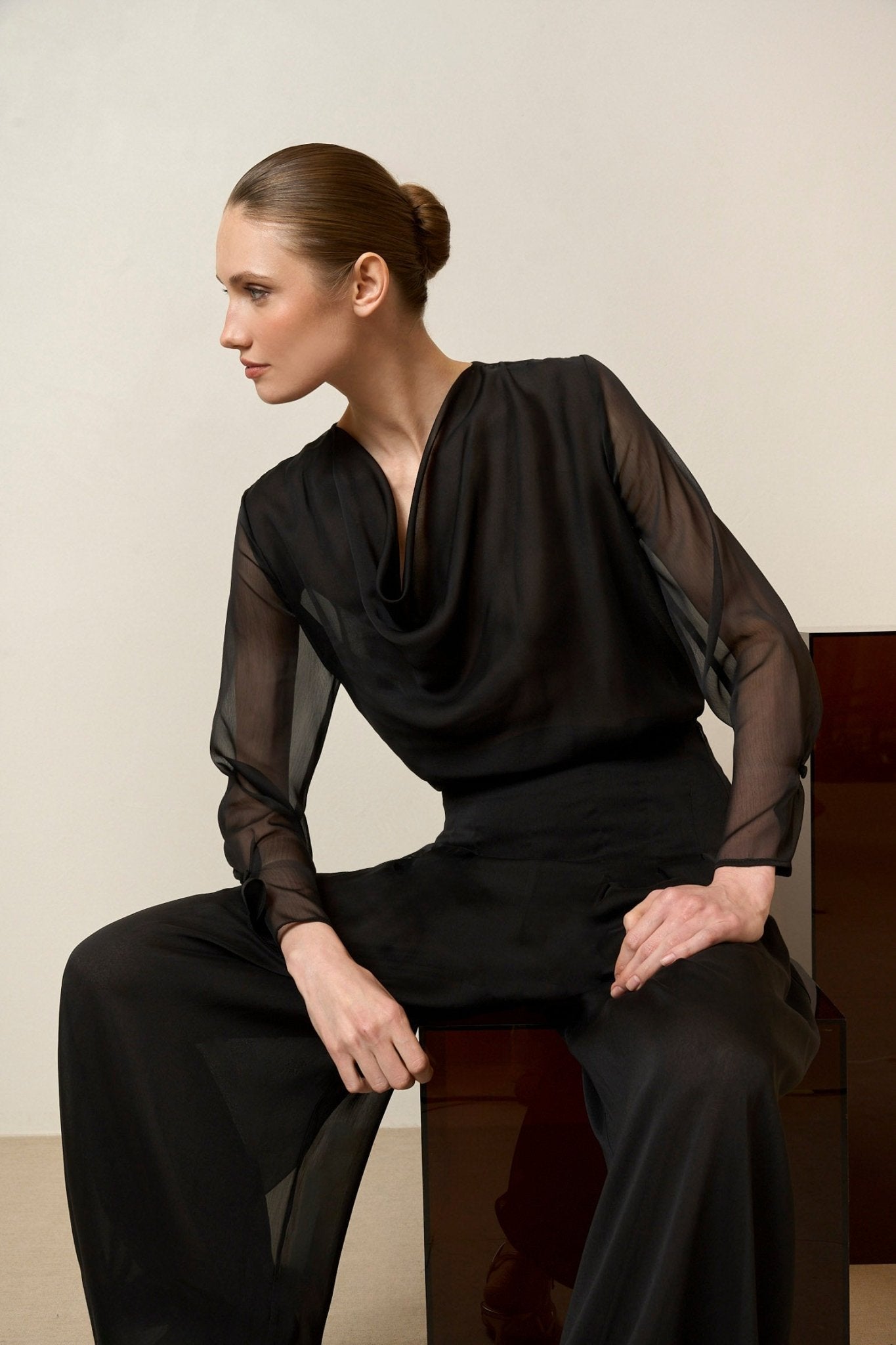 Blusa HELIANE Negro Magnético - BIMANI