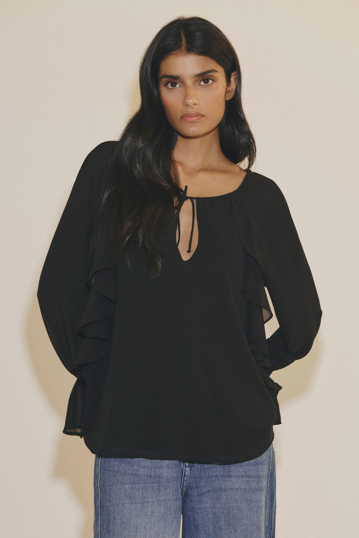 ARUNA Magnetic Black Blouse