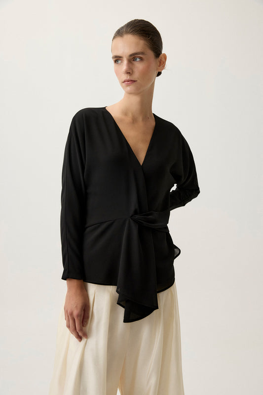 Blusa AVEN Negro Magnético