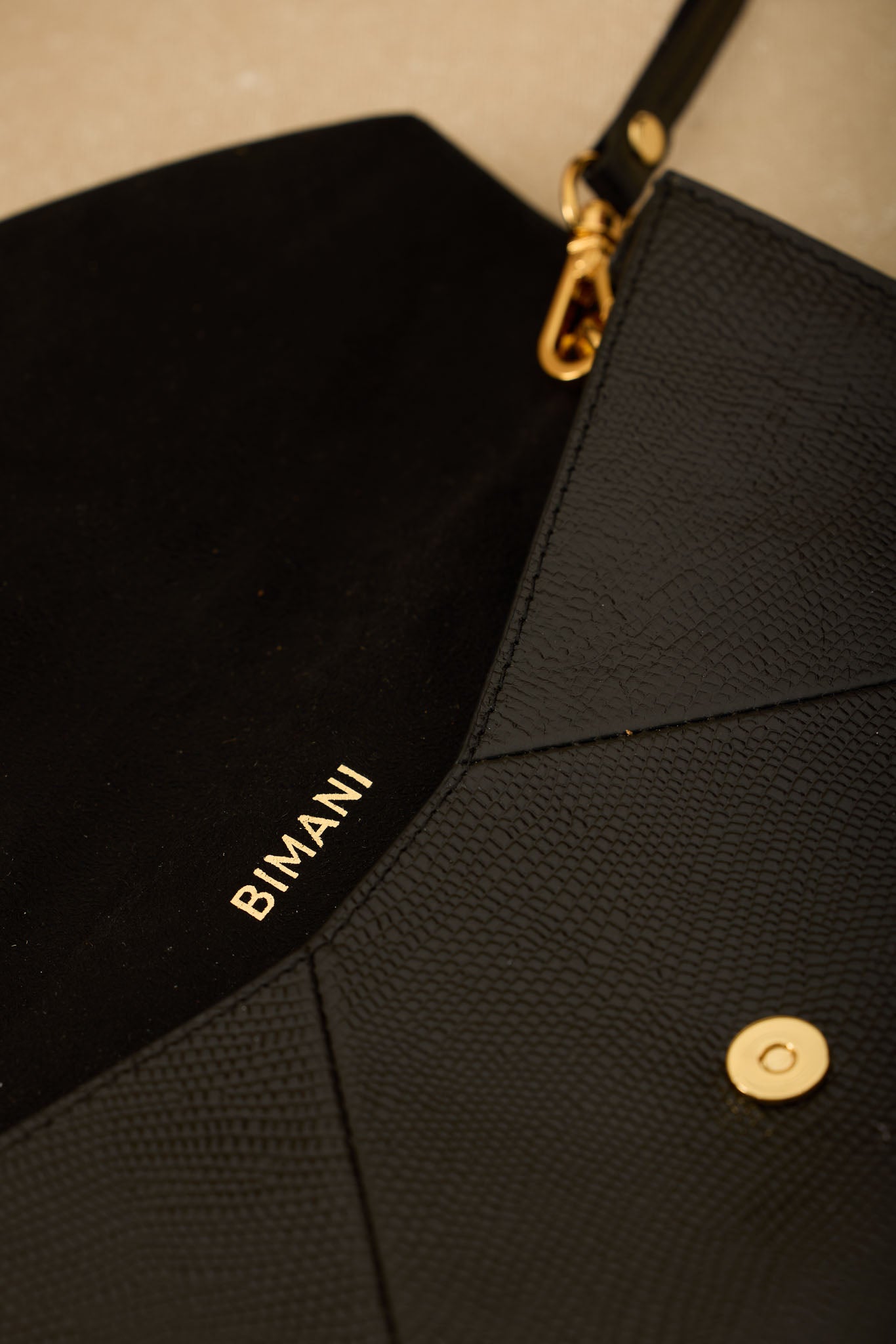 Bolso LOUVRE Textura Negro - BIMANI