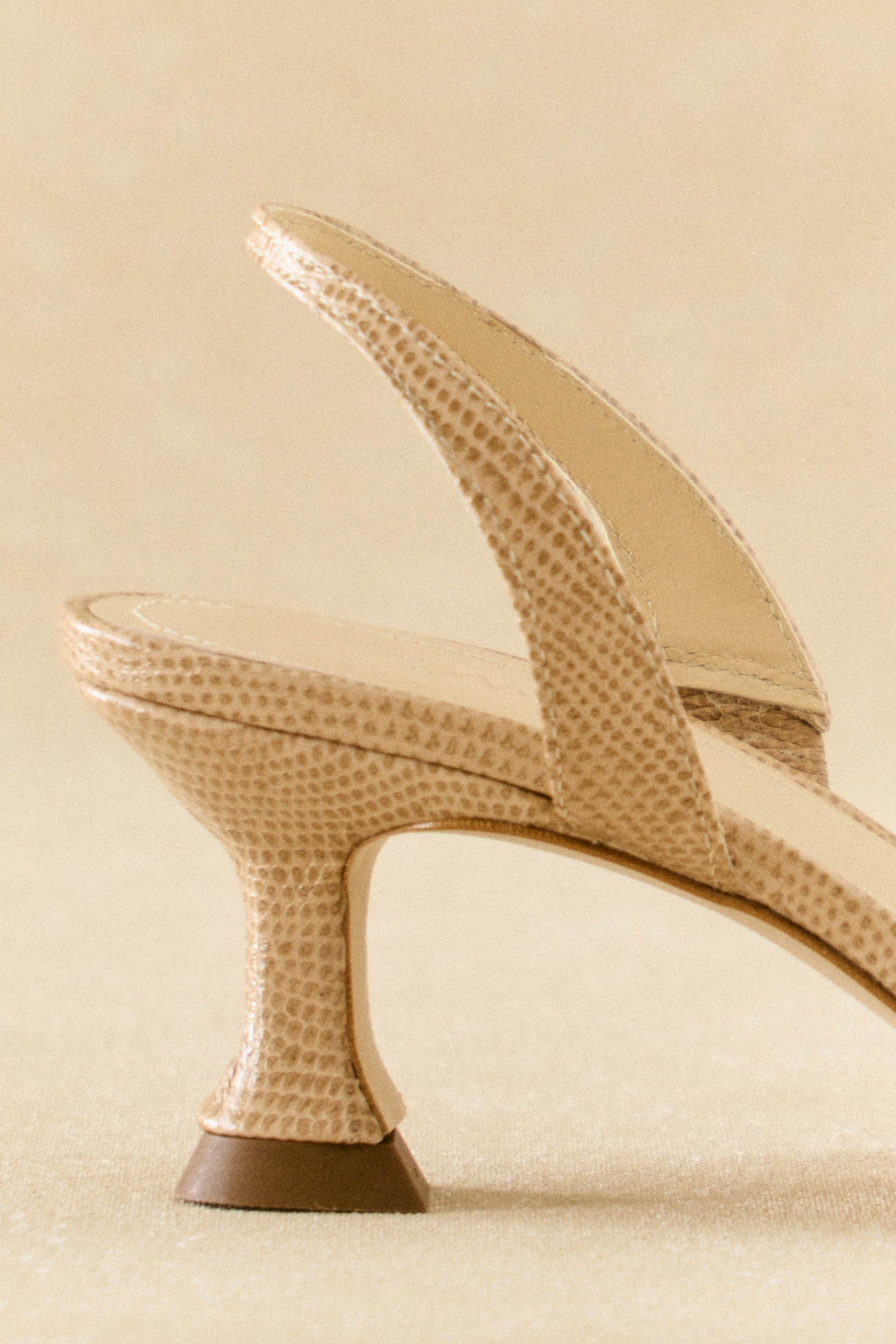 Stiletto NURIA Petite Textura Beige - BIMANI