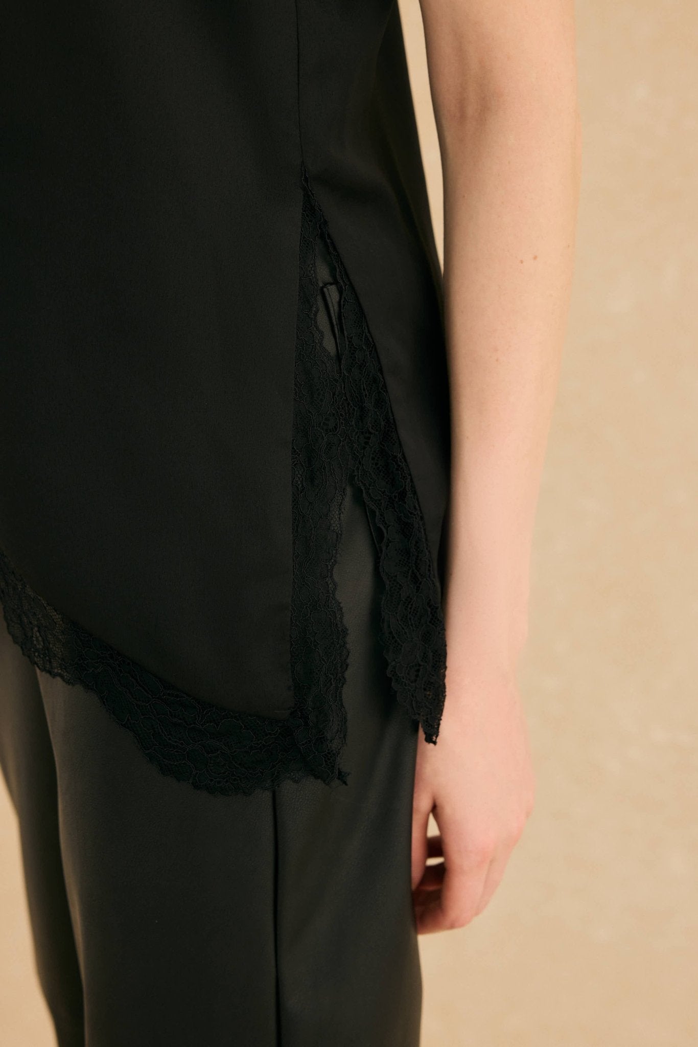 Top AMIRA Negro - BIMANI