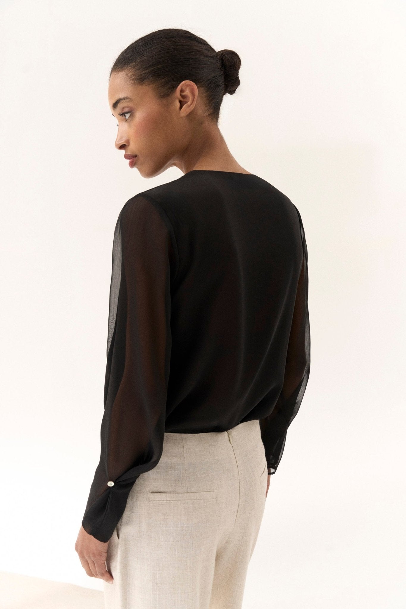 Blusa HELIANE Negro Magnético - BIMANI