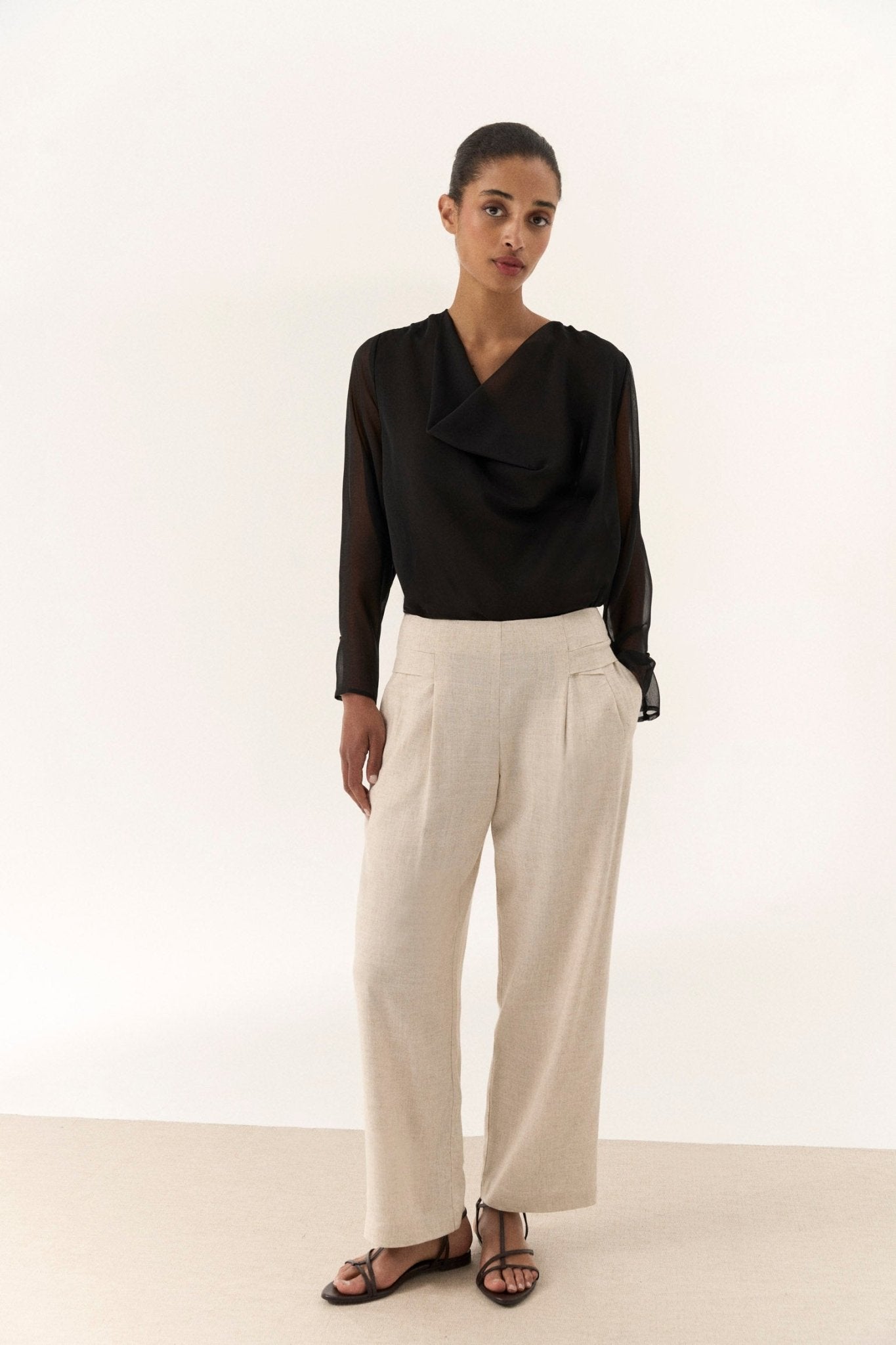 Blusa HELIANE Negro Magnético - BIMANI