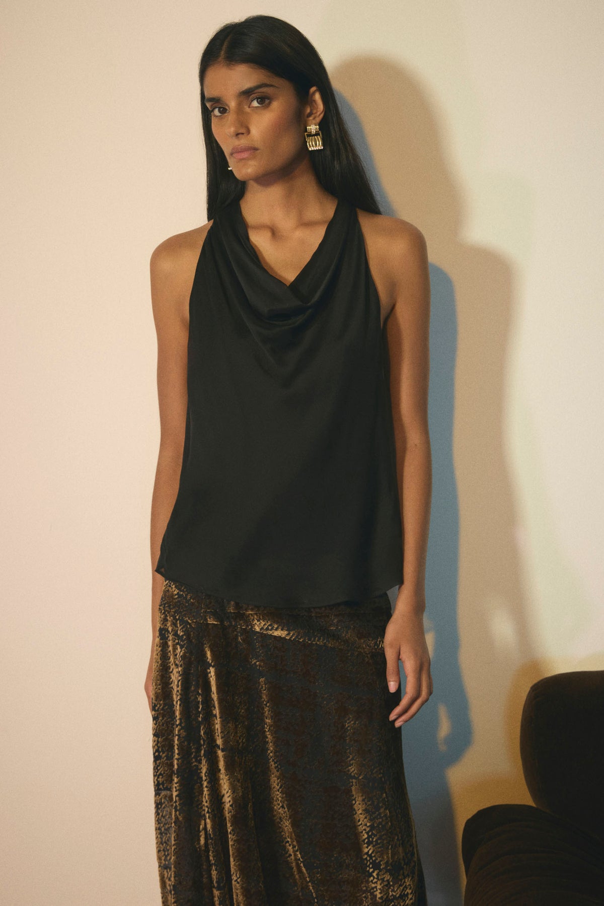 LORETTA Magnetic Black Top